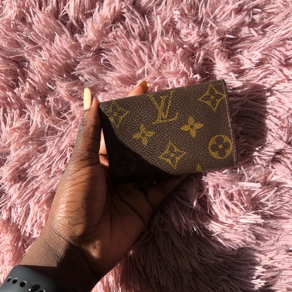 Louis Vuitton Monogram 6 Key Holder - Picture 2 of 12